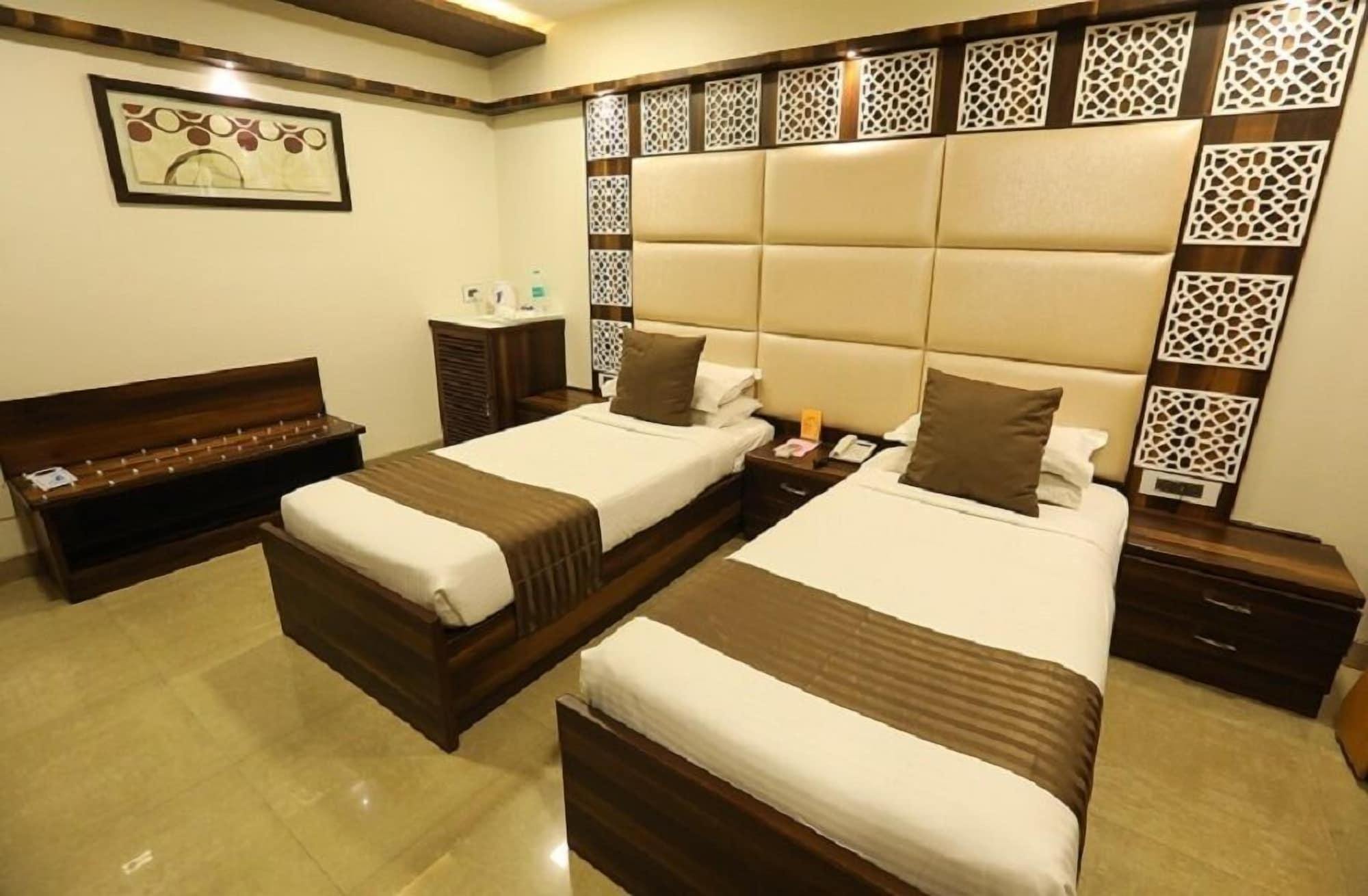 Jyoti Dwelling Hotel Mumbai Bagian luar foto