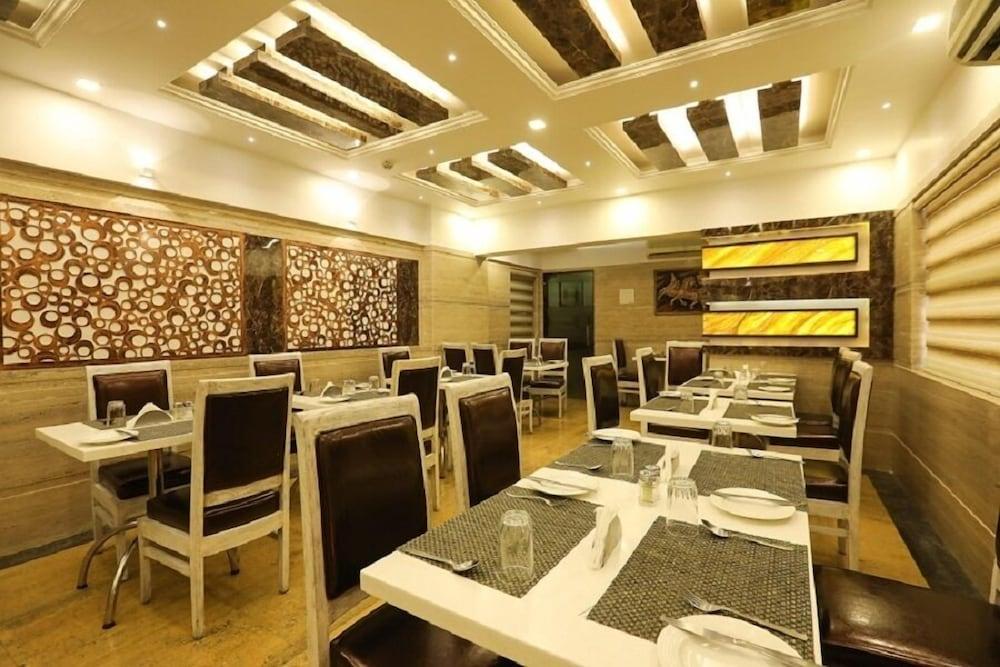 Jyoti Dwelling Hotel Mumbai Bagian luar foto