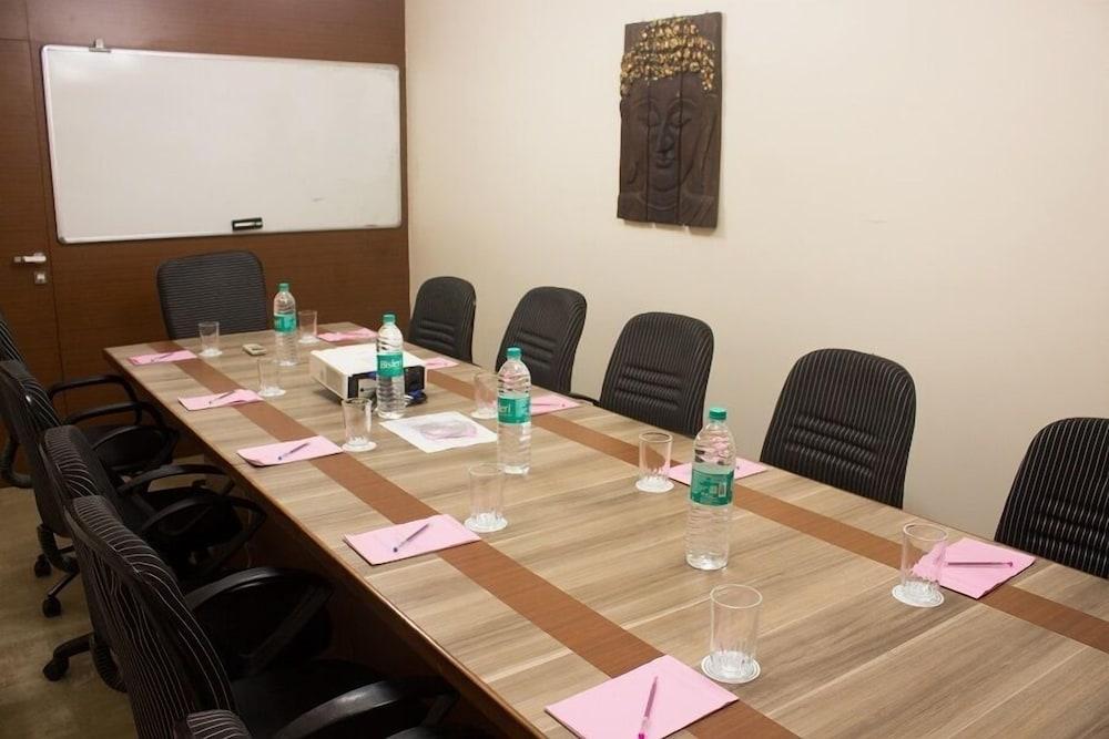 Jyoti Dwelling Hotel Mumbai Bagian luar foto