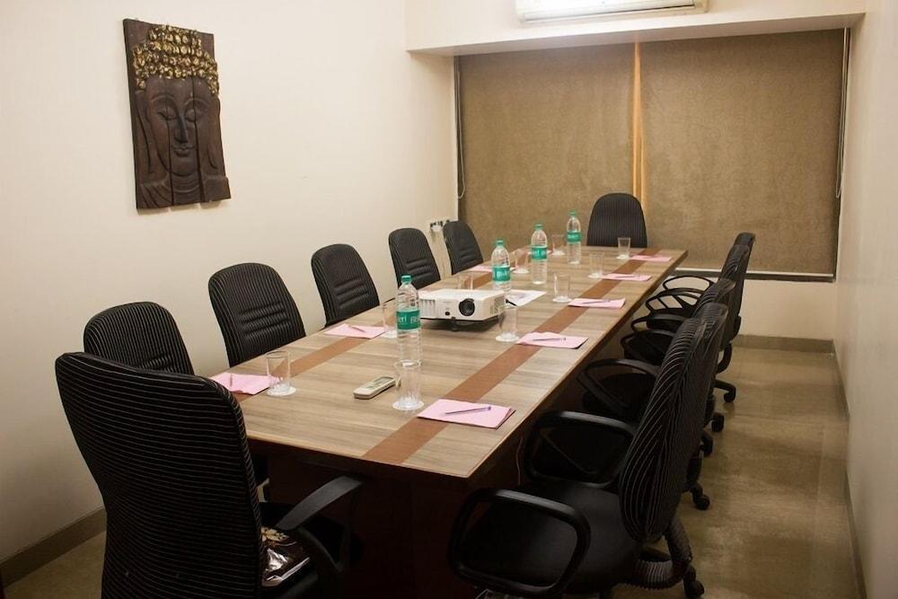Jyoti Dwelling Hotel Mumbai Bagian luar foto