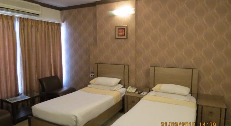 Jyoti Dwelling Hotel Mumbai Bagian luar foto