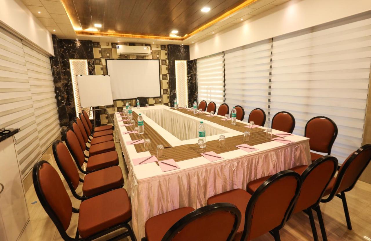 Jyoti Dwelling Hotel Mumbai Bagian luar foto